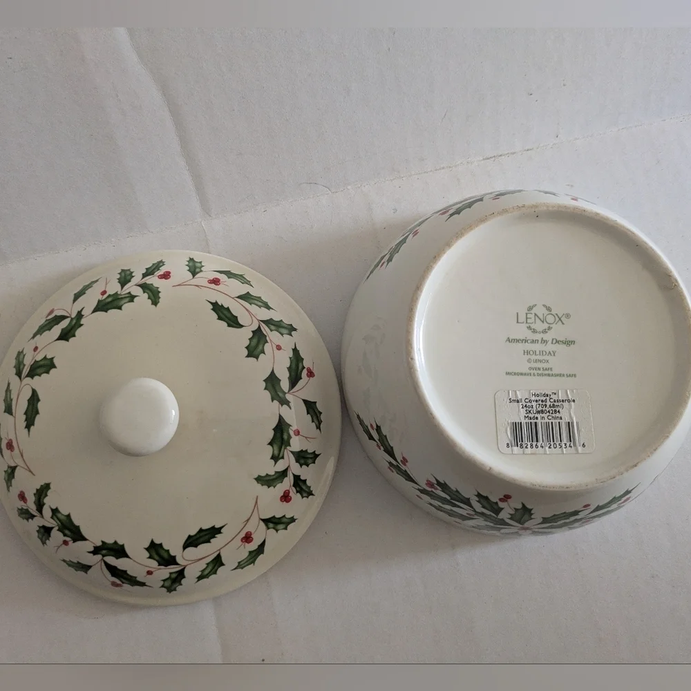 Lenox HOLIDAY Small Covered Casserole Dish. Great Condition